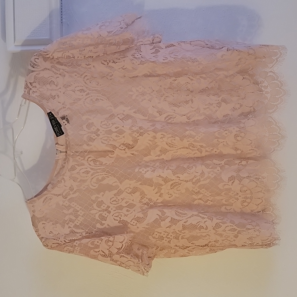 LACE CROP TOP